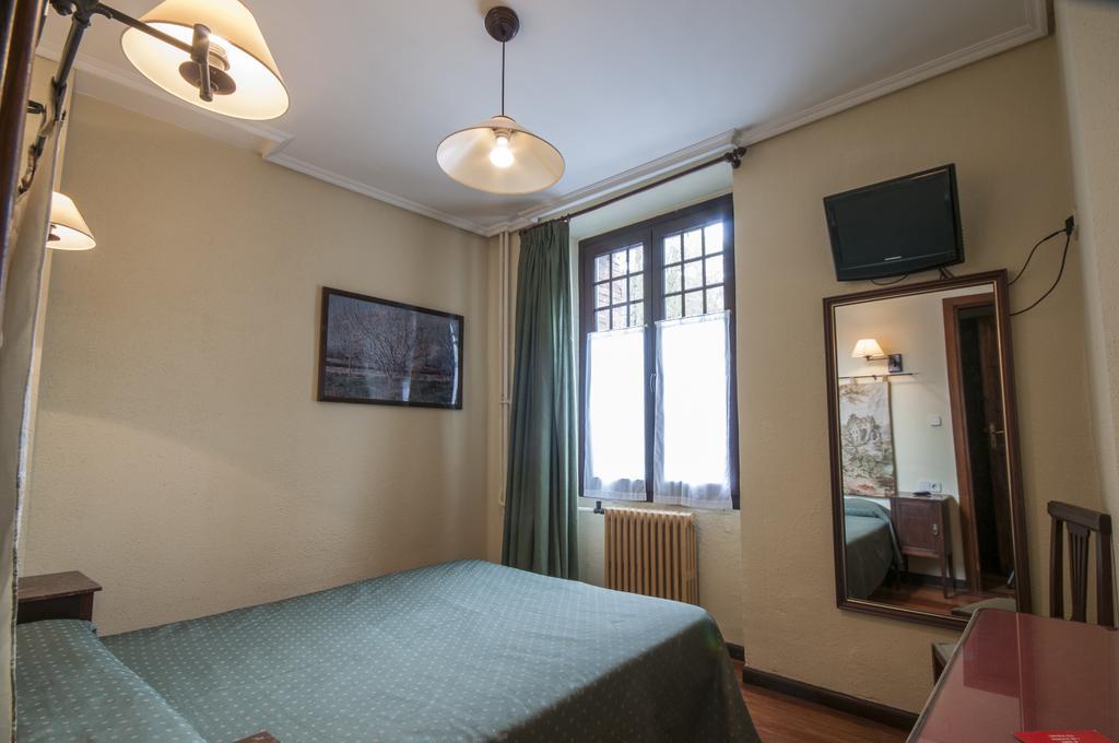 Hostal Ayestaran II ليكونبيري المظهر الخارجي الصورة
